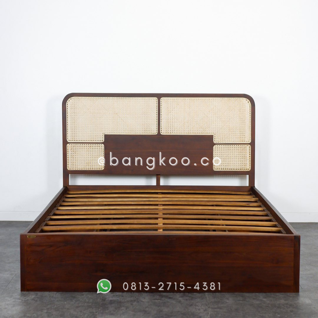 Dipan Jati Rotan Laci