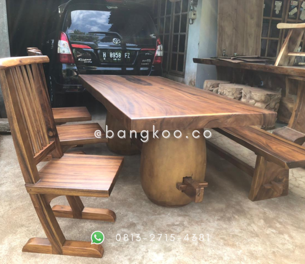 Meja Makan Trembesi Solid